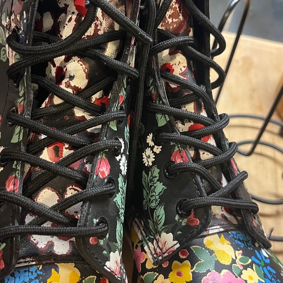 Dr.Martens 1460 Pascal 90's Retro Style Floral/Leather Mash Up Boots - Picture 9 of 17